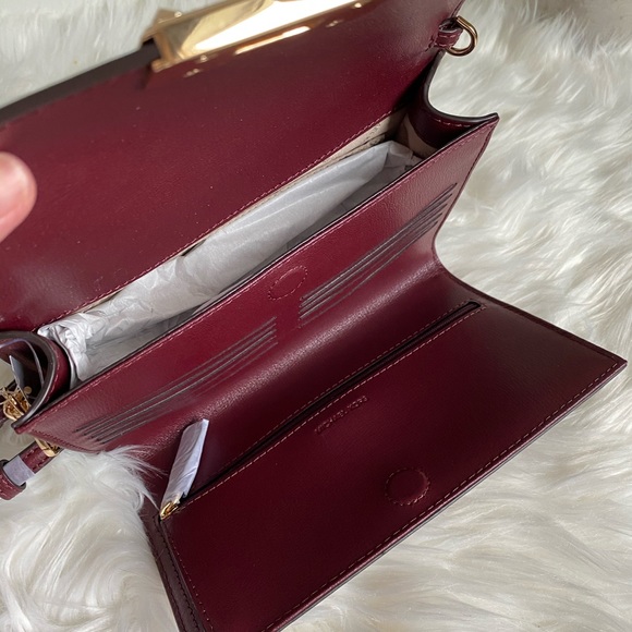 MK Kinsley Med Wallet Crossbody - Picture 5 of 6